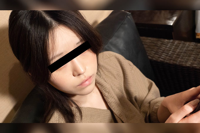 一边看视频一边口交