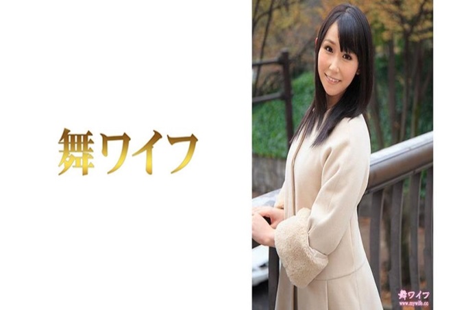 舞ワイフ 小林美矢 1 美矢从学生时代开始就作为巫女在神社工作,走着和同龄女性不同的道路。但是,以结婚为契机辞去了巫女的工作成为专职主妇后,对于至今为止不知道的刺激性的日常生活,她内心雀跃不已。过了30岁之后沉迷于所学的游戏,对各种各样的事情变得贪婪的她,无法抑制她的欲望…。