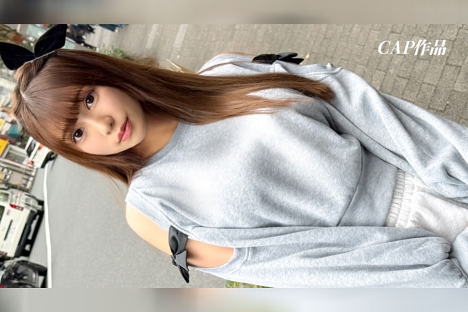 「我大学认识的女朋友太性感了。她很温柔，但其实比我更淫荡，更变态，哈哈」