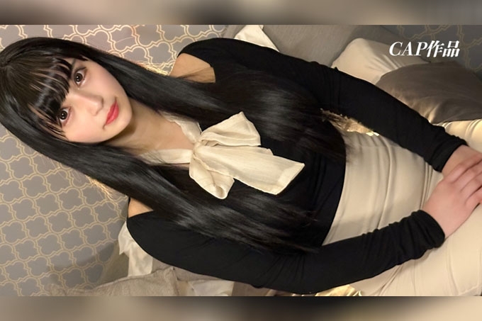 一个身材丰满、拥有傲人F罩杯的美女，在无套性爱的第一人称视角下，渴望得到认可。