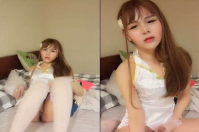 女神级主播~古典美正妹双腿间若隐若现的黑色三角洲露出!!