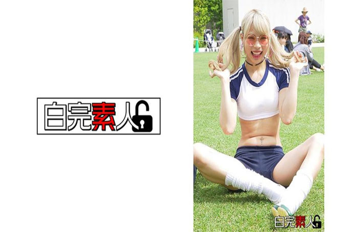 敏感剃光苗条的女孩和中出 3P