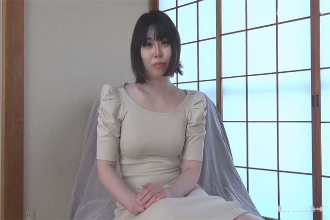 穿上时尚美女的性感装束,未经允许将鸡巴插入大屁股。我的第一个肛门打开了一扇新的门。