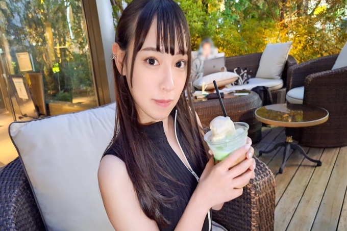 大胸天然J罩杯来袭!每天自慰的性怪物用每个活塞震动她的乳房