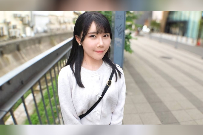 迷你系女孩梦想新体位前来应募!敏感易感的色情身体,从背后被插入后就一直高速运转不停!
