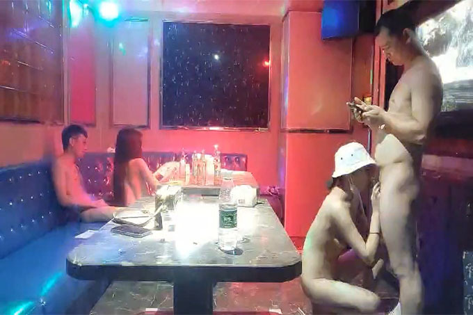 全网商K独家，四五个小姐姐排排站，任君挑选，激情4P，歌声伴着酒精刺激，精彩佳作
