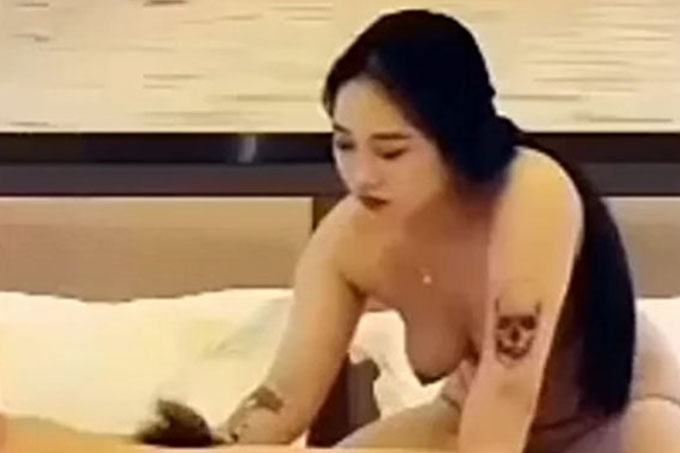 妹子酒店兼职，碰到猛男被干的坚持不住，bb红了