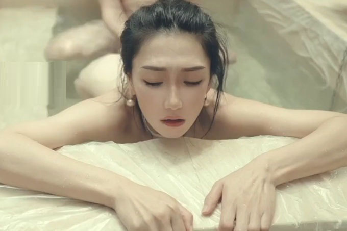 最新超人气女神小江疏影~女职员温泉邂逅 色诱老板激情肉欲 大肉棒爆肏尤物 干遍房间每个角落	