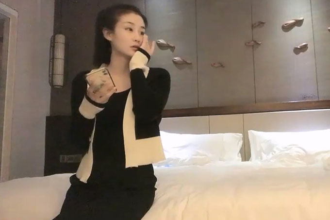 高颜值马尾妹子啪啪，舔弄口交侧入抬腿抽插后入大力猛操