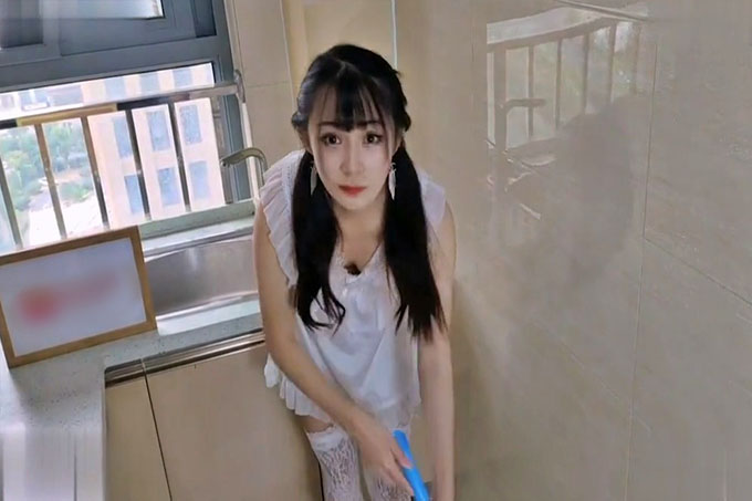 大学生白丝双马尾女孩做暑假兼职日结家政被雇主强干无套内射