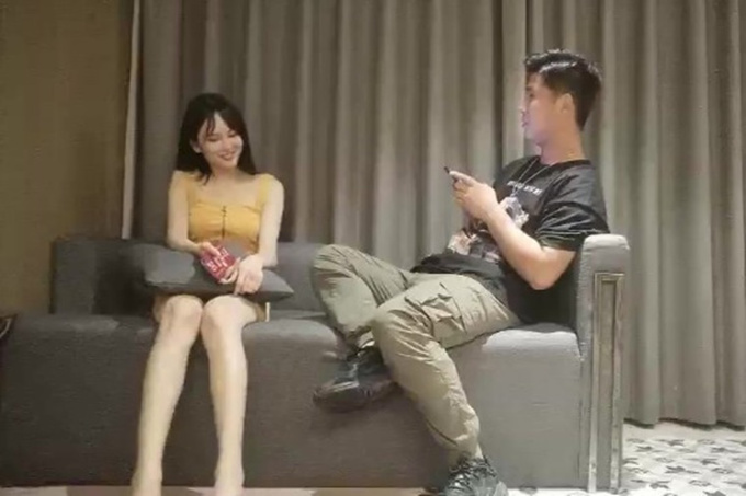 寻花黄衣甜美非常瘦妹子酒店啪啪,沙发舔弄调情上位摩擦侧入猛操,呻吟娇喘非常诱人
